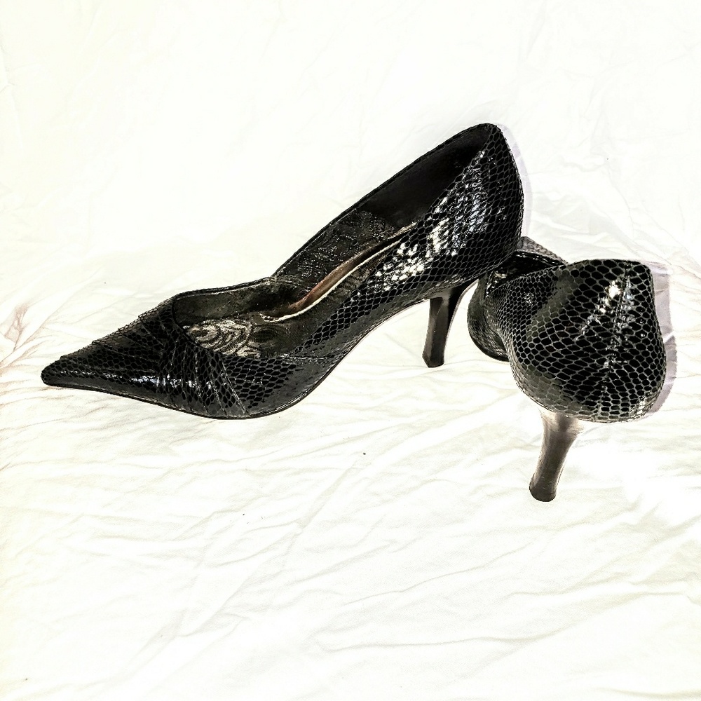 Seychelles sz 8 Black Shimmery Snakeskin Heels